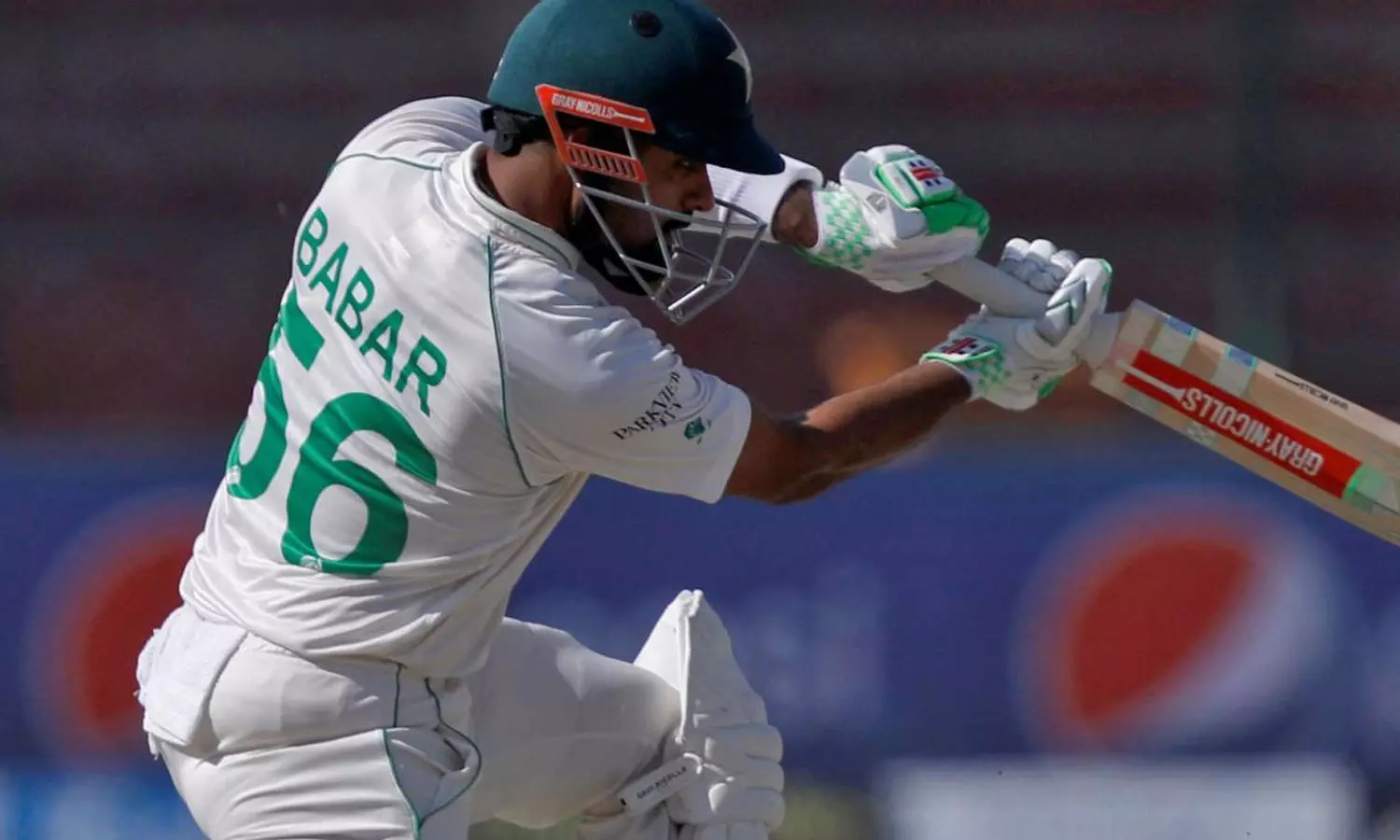 ടെസ്റ്റില്‍ അര്‍ധ സെഞ്ച്വറി നേടിയിട്ട് രണ്ട് വര്‍ഷം; ബാബറിനെ എയറിലാക്കി ആരാധകര്‍