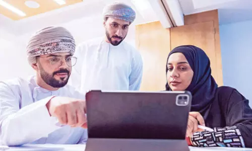 Ministries and government institutions are prohibited from entering into contracts with private sector companies that do not comply with the Omanization rate.