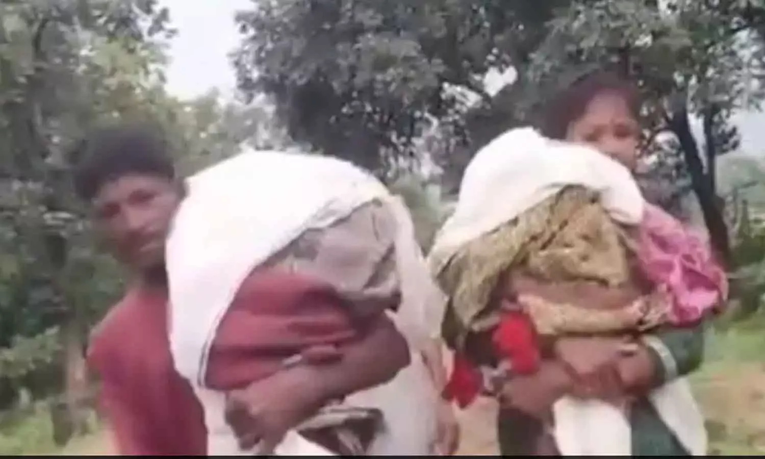 No Ambulance, Maharashtra Parents Carry Dead Sons Back Home On Shoulders No Ambulance, Maharashtra Parents Carry Dead Sons Back Home On Shoulders