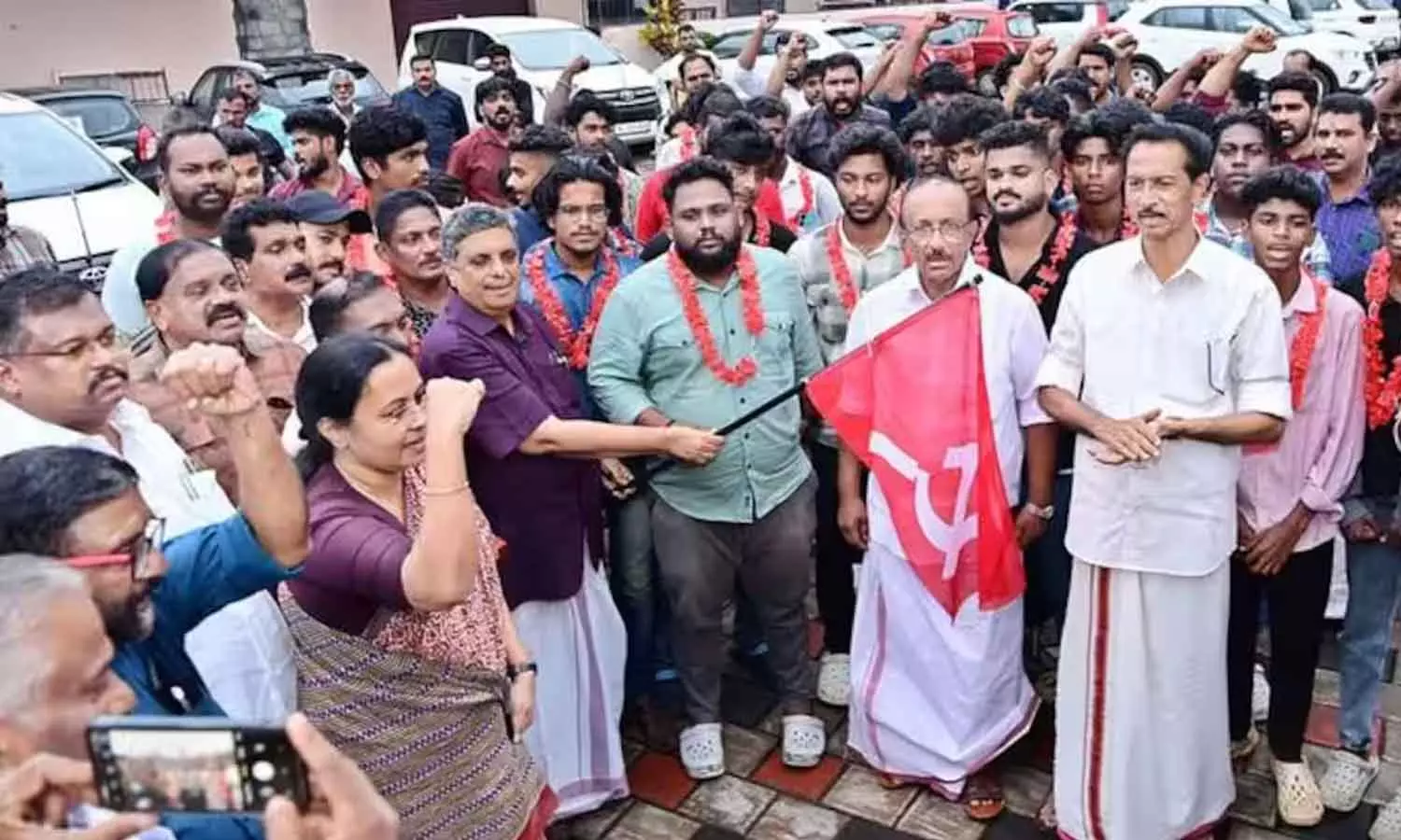 Kappa case accused hits DYFI worker on head with beer bottle