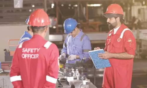 Oman warns 57,398 private firms for not complying with wage protection guidelines