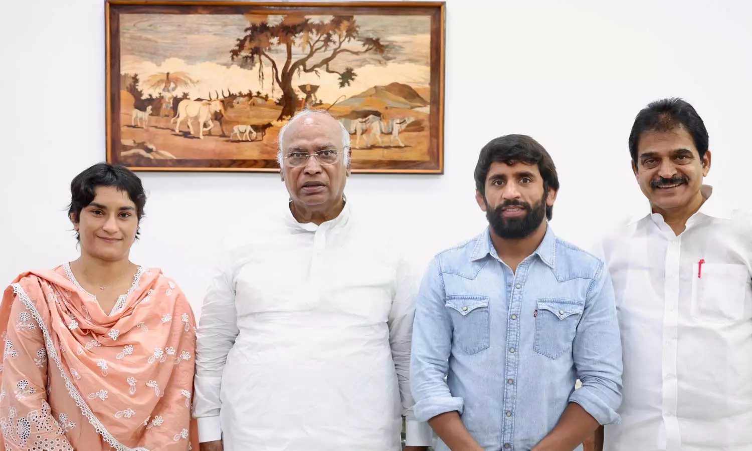 വിനേഷ് ഫോഗട്ടും ബജ്‌റംഗ് പുനിയയും കോൺഗ്രസിലേക്ക്