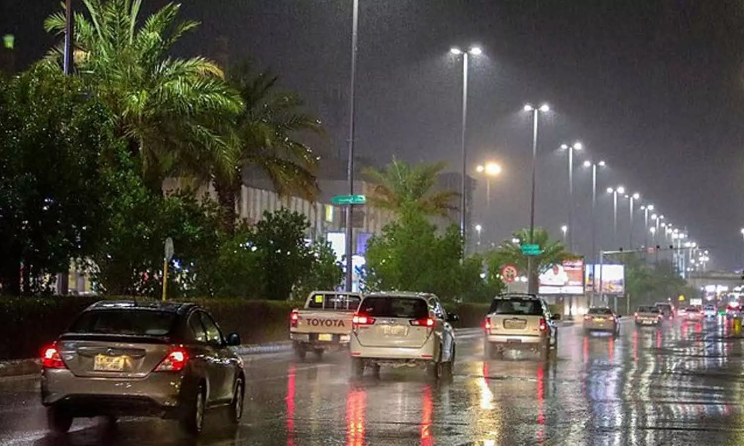 സൗദിയിൽ മഴ തുടരും; ശക്തമായ ഇടിമിന്നലിനും കാറ്റിനും ആലിപ്പഴ വർഷത്തിനും സാധ്യത സൗദിയിൽ മഴ തുടരും; ശക്തമായ ഇടിമിന്നലിനും കാറ്റിനും ആലിപ്പഴ വർഷത്തിനും സാധ്യത