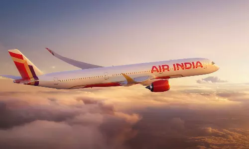 Strike of contract workers in Thiruvananthapuram; International flights including delays, തിരുവനന്തപുരത്ത് കരാർ തൊഴിലാളികളുടെ സമരം; രാജ്യാന്തര വിമാന സർവീസുക‌ൾ ഉൾപ്പെടെ വൈകുന്നു