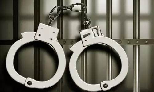 ബസിൽ 19കാരിക്ക് നേരെ ലൈംഗികാതിക്രമം; അധ്യാപകൻ പിടിയിൽ ബസിൽ 19കാരിക്ക് നേരെ ലൈംഗികാതിക്രമം; അധ്യാപകൻ പിടിയിൽ