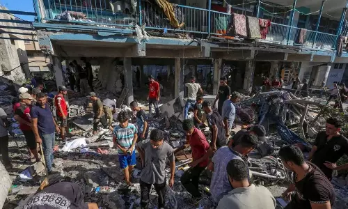 ‘വായുവിന് പോലും രക്തത്തിന്റെ ഗന്ധം’;ഗസ്സയിലെ അഭയാർഥി ക്യാമ്പിൽ ഇസ്രായേൽ നടത്തിയ വ്യോമാക്രമണത്തിൽ 18 പേർ കൊല്ലപ്പെട്ടു ‘വായുവിന് പോലും രക്തത്തിന്റെ ഗന്ധം’;ഗസ്സയിലെ അഭയാർഥി ക്യാമ്പിൽ ഇസ്രായേൽ നടത്തിയ വ്യോമാക്രമണത്തിൽ 18 പേർ കൊല്ലപ്പെട്ടു