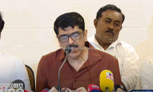 ഹേമ കമ്മിറ്റിക്കെതിരെ ഫെഫ്ക; വിളിപ്പിച്ചത് WCCയെ മാത്രം, മറ്റുള്ളവരെ ഒഴിവാക്കി; ബി ഉണ്ണികൃഷ്ണന് ഹേമ കമ്മിറ്റിക്കെതിരെ ഫെഫ്ക; വിളിപ്പിച്ചത് WCCയെ മാത്രം, മറ്റുള്ളവരെ ഒഴിവാക്കി; ബി ഉണ്ണികൃഷ്ണന്