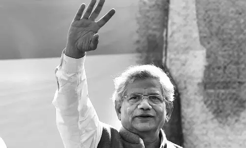 കമ്മ്യൂണിസ്റ്റ് പ്രസ്ഥാനത്തിന്റെ സമാനതകളില്ലാത്ത ധീരനേതാവായിരുന്നു യെച്ചൂരി; മുഖ്യമന്ത്രി