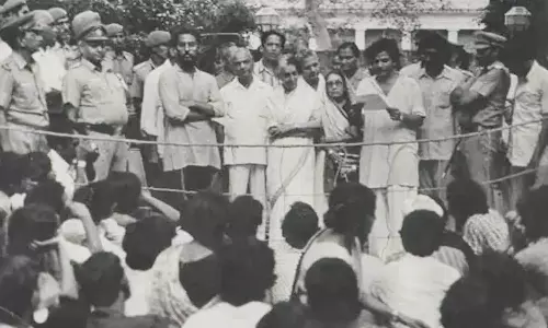 ഇന്ദിരയെ മുട്ടുകുത്തിച്ച പോരാട്ടവീര്യം; ജെഎൻയുവിൽനിന്ന് ഉദിച്ചുയര്ന്ന ചെന്താരകം ഇന്ദിരയെ മുട്ടുകുത്തിച്ച പോരാട്ടവീര്യം; ജെഎൻയുവിൽനിന്ന് ഉദിച്ചുയര്ന്ന ചെന്താരകം