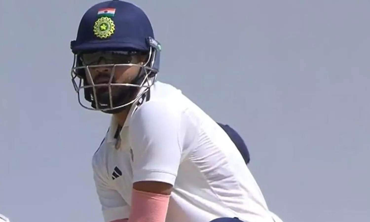 സൺ ഗ്ലാസിട്ട് സ്റ്റൈലായി വന്നു; വന്ന പോലെ അയ്യരുടെ മടക്കം, സോഷ്യല്‍ മീഡിയയില്‍ ട്രോള്‍ മഴ