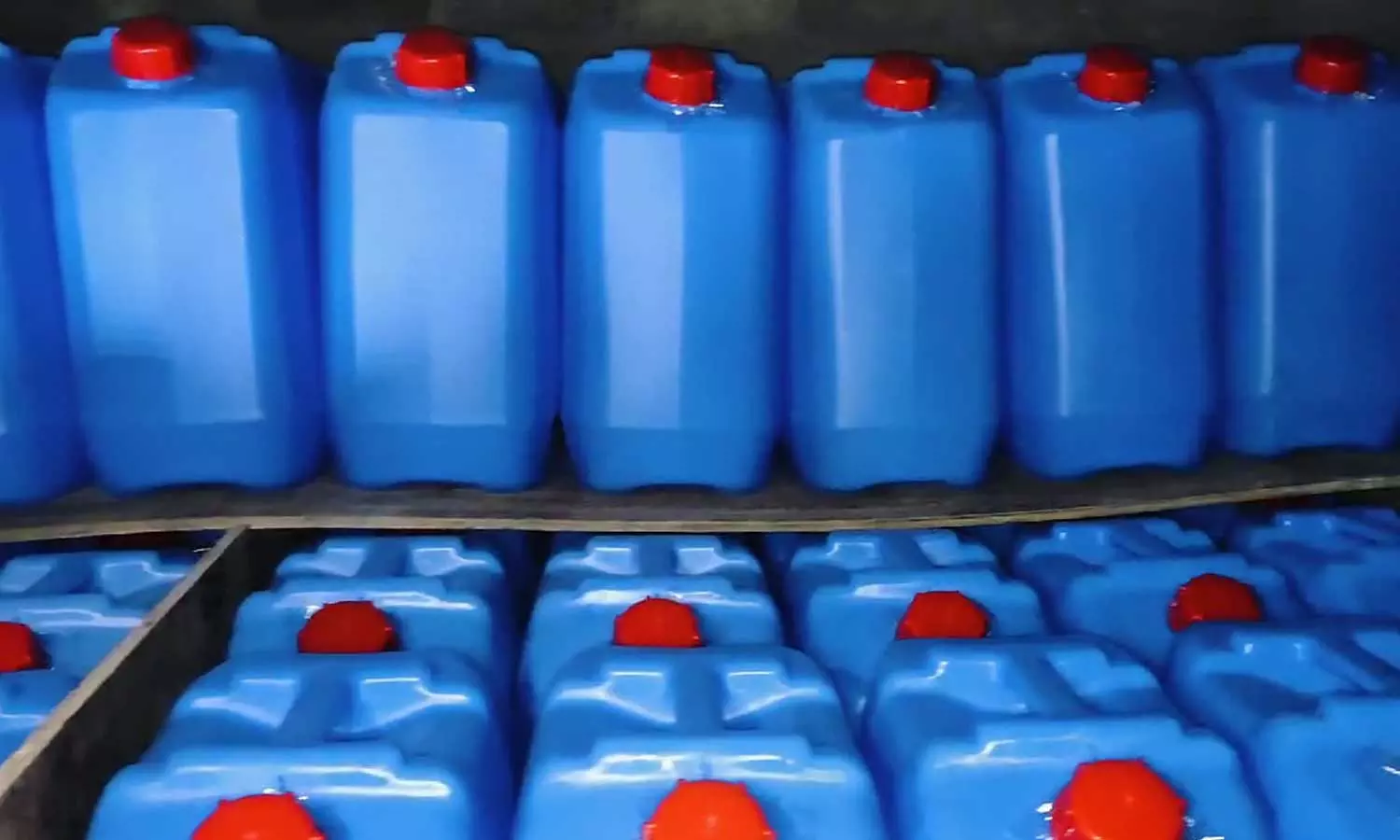 തൃശൂരിൽ വൻ സ്പിരിറ്റ് വേട്ട; 19,500 ലിറ്റർ സ്പിരിറ്റ് പിടികൂടി തൃശൂരിൽ വൻ സ്പിരിറ്റ് വേട്ട; 19,500 ലിറ്റർ സ്പിരിറ്റ് പിടികൂടി