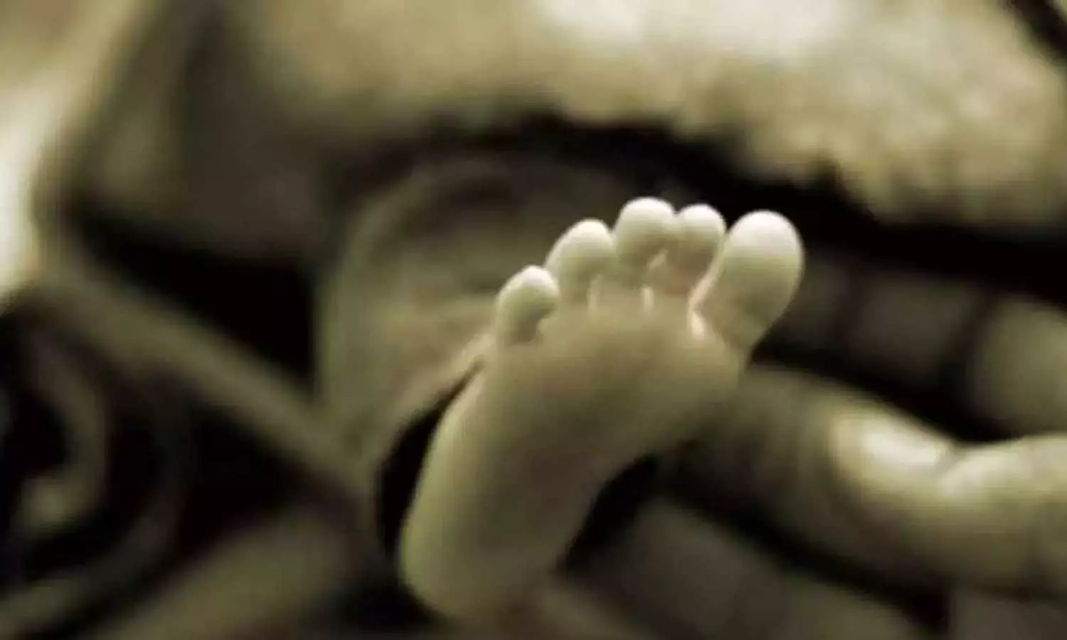 കോട്ടക്കൽ കോഴിച്ചെനയിൽ ബക്കറ്റിലെ വെള്ളത്തിൽ മുങ്ങി ഒരു വയസുകാരി മരിച്ചു കോട്ടക്കൽ കോഴിച്ചെനയിൽ ബക്കറ്റിലെ വെള്ളത്തിൽ മുങ്ങി ഒരു വയസുകാരി മരിച്ചു