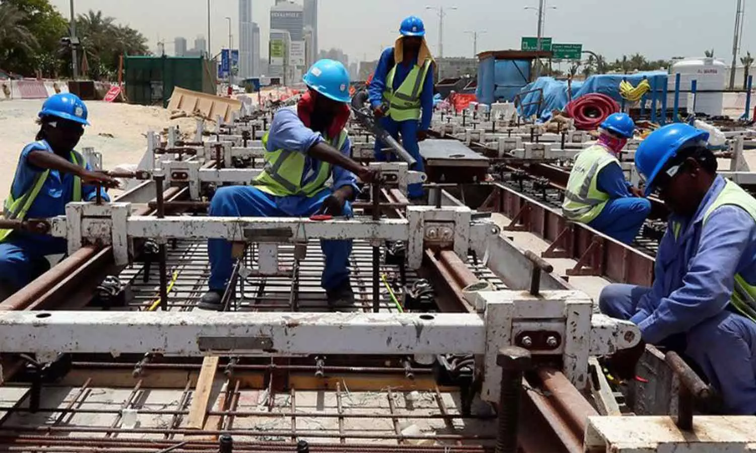ഉച്ച സമയങ്ങളിൽ ഇനി പുറം ജോലികൾ ചെയ്യാം; സൗദിയിൽ ഉച്ചവിശ്രമ നിയമം അവസാനിച്ചു ഉച്ച സമയങ്ങളിൽ ഇനി പുറം ജോലികൾ ചെയ്യാം; സൗദിയിൽ ഉച്ചവിശ്രമ നിയമം അവസാനിച്ചു