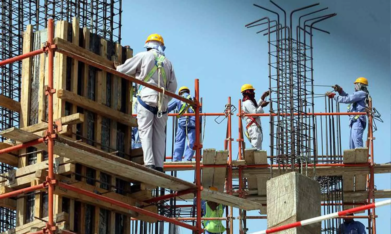 ചൂട് കുറഞ്ഞു; ഖത്തറിൽ ഉച്ച സമയത്തെ തൊഴിൽ നിയന്ത്രണം അവസാനിച്ചു ചൂട് കുറഞ്ഞു; ഖത്തറിൽ ഉച്ച സമയത്തെ തൊഴിൽ നിയന്ത്രണം അവസാനിച്ചു