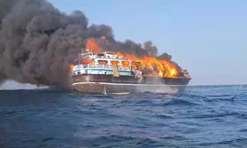 ഒമാൻ കടലിൽ ഉരു കത്തി നശിച്ചു; ആളപായമില്ല