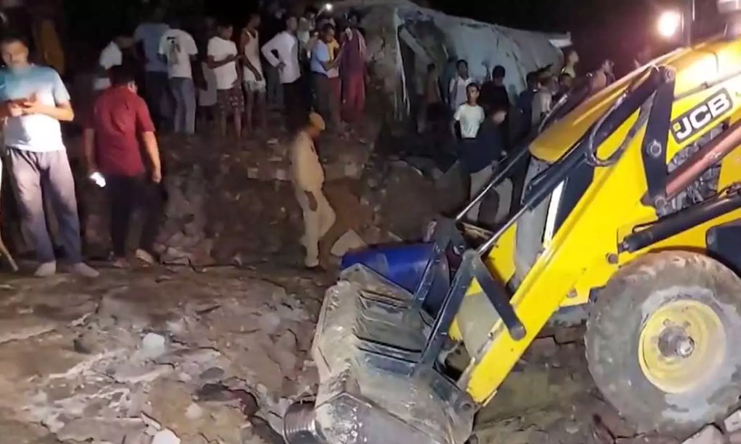 3-year-old among four dead in explosion at firecracker factory in UPs Firozabad 3-year-old among four dead in explosion at firecracker factory in UPs Firozabad