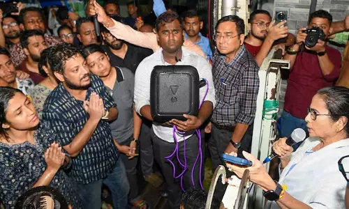 Mamata Banerjee fires Kolkata Police commissioner, two health officials; doctors to call-off strike, Bengal doctors strike, Kolkata doctor rape and murder case