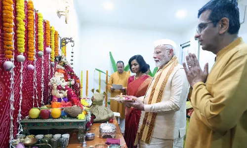 പ്രശ്നം ഉന്നയിക്കുന്നവര് അധികാരമോഹികള്: ചീഫ് ജസ്റ്റിസിന്റെ വസതിയിലെ ഗണേശ പൂജയില് പങ്കെടുത്തതിനെ ന്യായീകരണവുമായി പ്രധാനമന്ത്രി പ്രശ്നം ഉന്നയിക്കുന്നവര് അധികാരമോഹികള്: ചീഫ് ജസ്റ്റിസിന്റെ വസതിയിലെ ഗണേശ പൂജയില് പങ്കെടുത്തതിനെ ന്യായീകരണവുമായി പ്രധാനമന്ത്രി