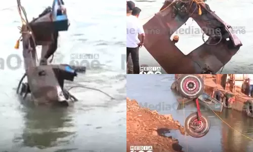 Metal parts of lorry cabin recovered from Gangawali river in Shirur search