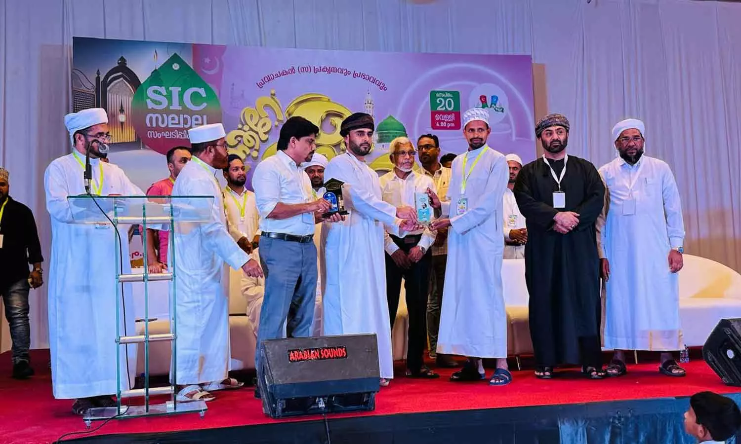 സലാലയിൽ എസ്.ഐ.സി വിപുലമായ മീലാദ് സംഗമം സംഘടിപ്പിച്ചു സലാലയിൽ എസ്.ഐ.സി വിപുലമായ മീലാദ് സംഗമം സംഘടിപ്പിച്ചു