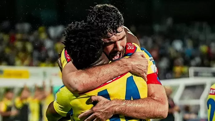 പിന്നിൽ നിന്ന ശേഷം ബ്ലാസ്റ്റേഴ്സിന്റെ ഉജ്ജ്വല തിരിച്ചുവരവ്; ആരാധകർക്ക് ആഘോഷ രാവ് പിന്നിൽ നിന്ന ശേഷം ബ്ലാസ്റ്റേഴ്സിന്റെ ഉജ്ജ്വല തിരിച്ചുവരവ്; ആരാധകർക്ക് ആഘോഷ രാവ്