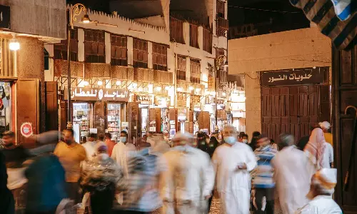 സൗദിയിൽ പൊതുയിടങ്ങളിൽ മറ്റുള്ളവർക്ക് ഉപദ്രവമാകുംവിധം പെരുമാറിയാൽ പിഴ ഒടുക്കേണ്ടി വരും