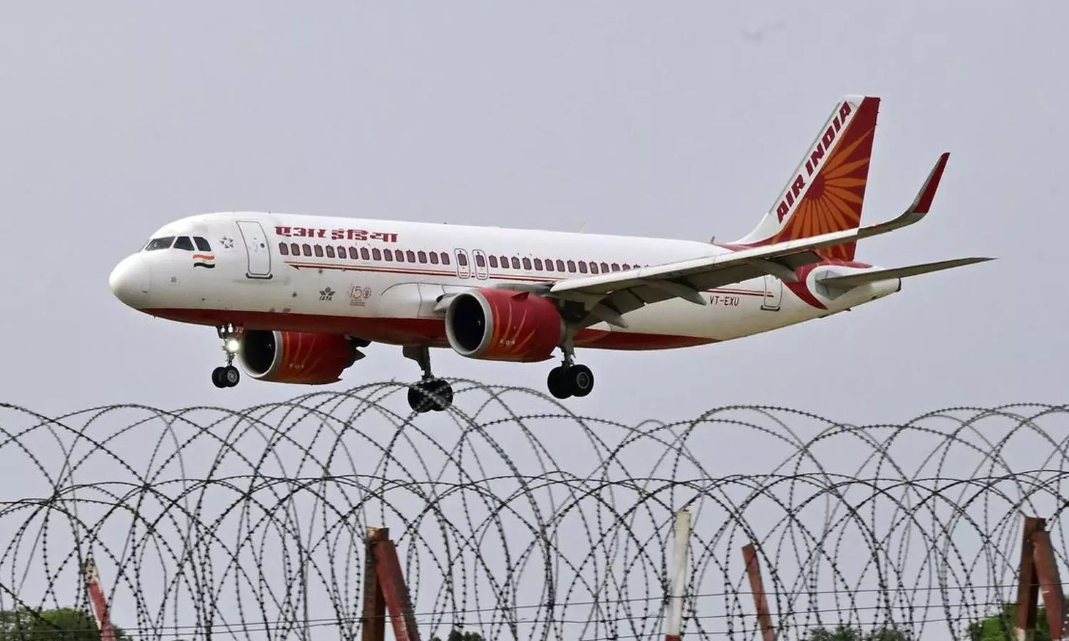 Airlines cancel Lebanon and Israel services