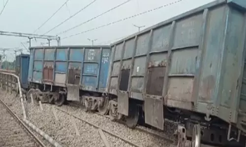 Goods train derails in Bengal, latest news malayalam, ബംഗാളിൽ ഗുഡ്സ് ട്രെയിൻ പാളം തെറ്റി