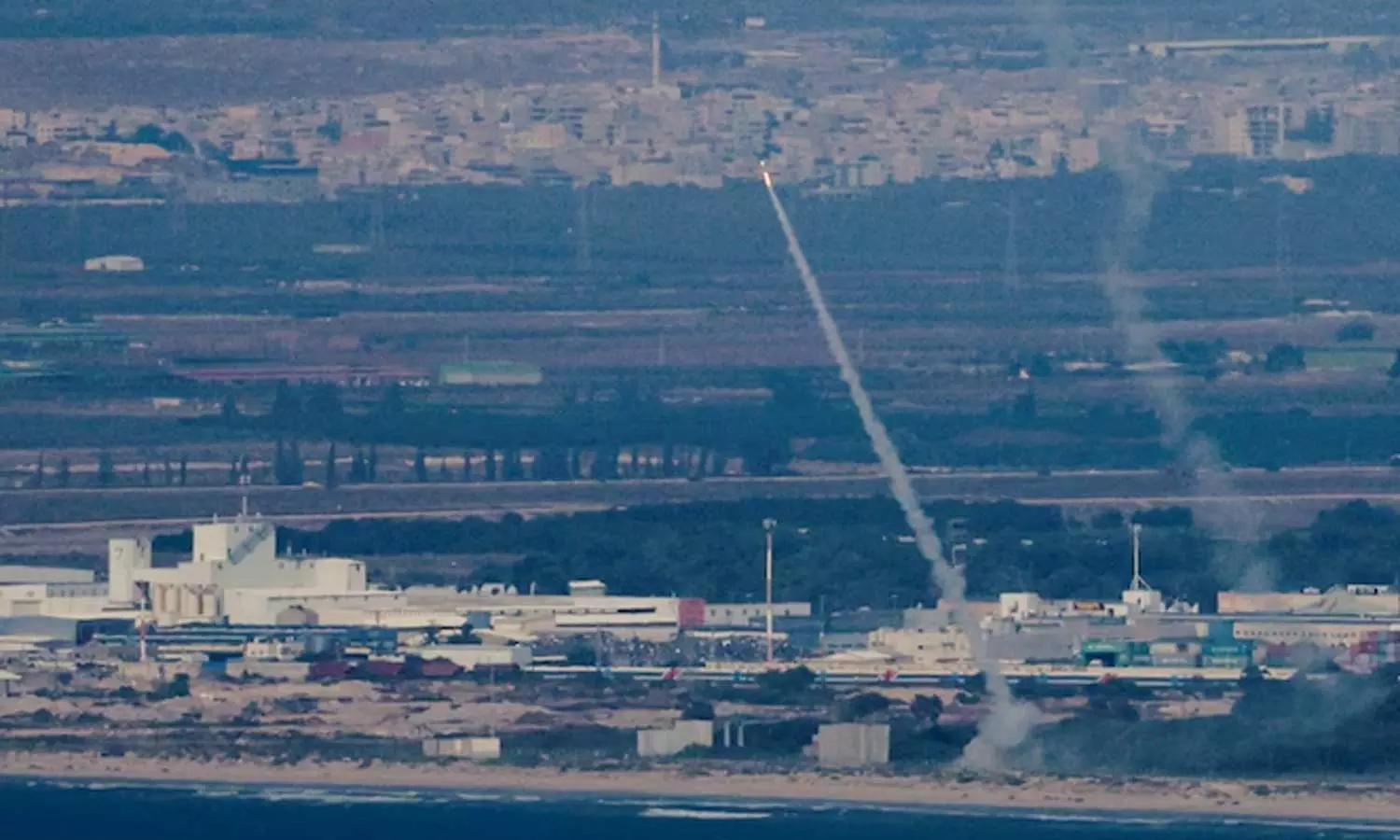 തെൽ അവീവിലേക്ക് കടന്നാക്രമിച്ച് ഹിസ്ബുല്ല; മൊസാദ് ആസ്ഥാനത്ത് റോക്കറ്റാക്രമണം തെൽ അവീവിലേക്ക് കടന്നാക്രമിച്ച് ഹിസ്ബുല്ല; മൊസാദ് ആസ്ഥാനത്ത് റോക്കറ്റാക്രമണം