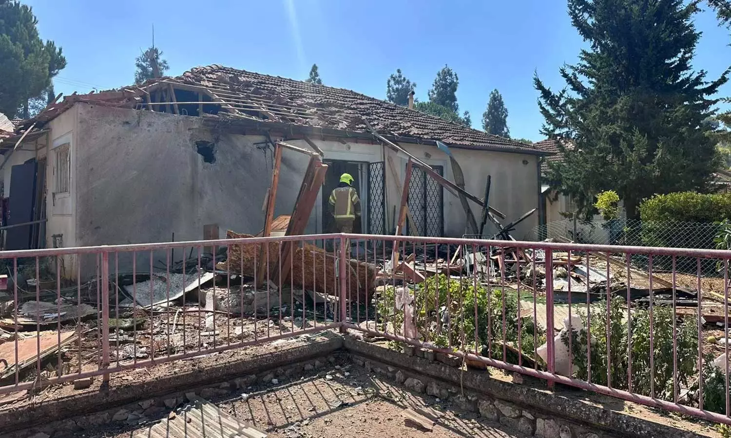 Hezbollah fires missile at Tel Aviv; rocket barrages at Northern Israel, Israel Hezbollah war