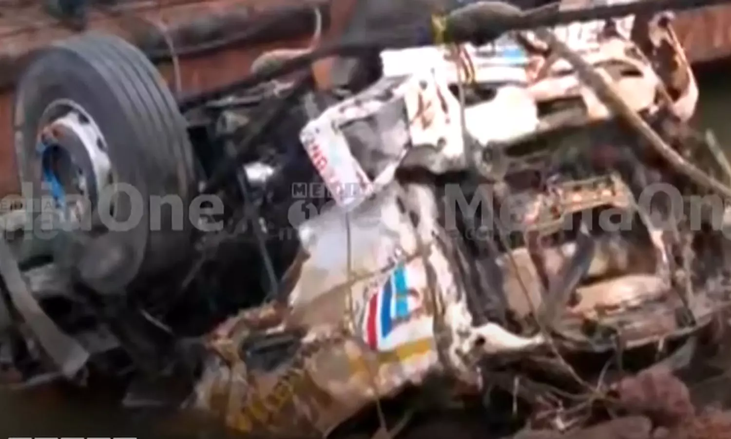 അർജുന്റെ ലോറി കരക്കെത്തിച്ചു; മൃതദേഹം പരിശോധനക്കയച്ചു