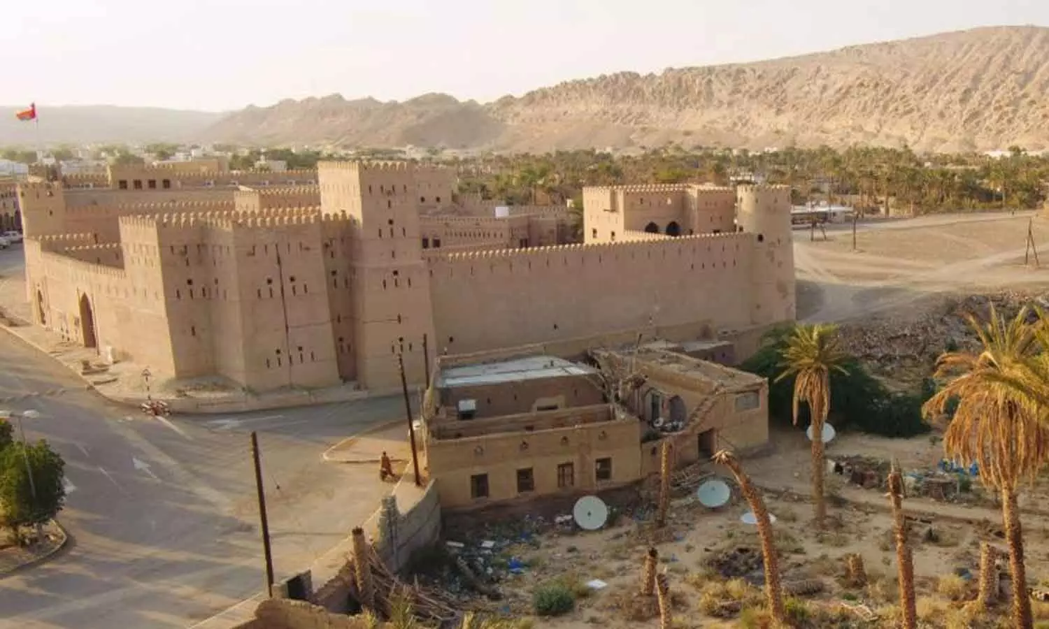 ടൂറിസം മെച്ചപ്പെടുത്താനും റോഡ് വികസനത്തിനുമായി വിവിധ പദ്ധതികളുമായി ദാഹിറ ഗവർണറേറ്റ് ടൂറിസം മെച്ചപ്പെടുത്താനും റോഡ് വികസനത്തിനുമായി വിവിധ പദ്ധതികളുമായി ദാഹിറ ഗവർണറേറ്റ്