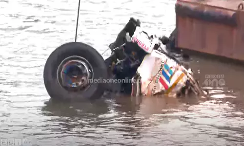 അര്‍ജുന്‍റെ ലോറി കണ്ടെത്തി; ക്യാബിനുള്ളില്‍ മൃതദേഹം