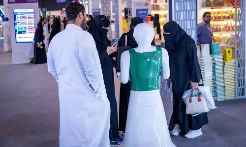 Riyadh International Book Fair: AI-Operated Robots Enhances Visitor Experience