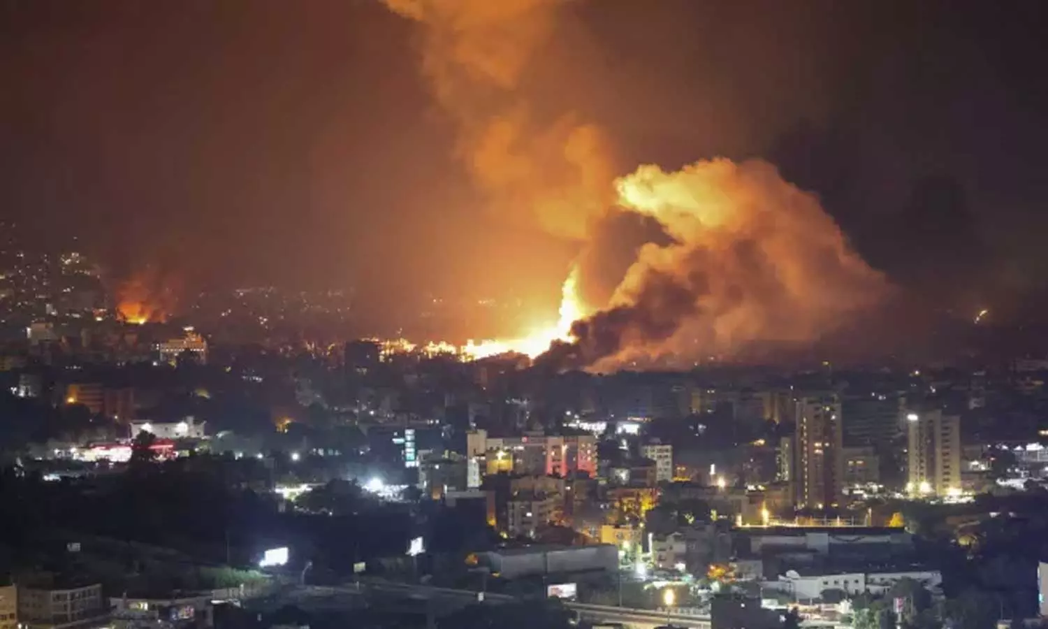 ലബനാനിൽ ബോംബാക്രമണം കടുപ്പിച്ച് ഇസ്രായേൽ; കുട്ടികളടക്കം നിരവധി പേർ കൊല്ലപ്പെട്ടു, മരണസംഖ്യ ഉയർന്നേക്കും ലബനാനിൽ ബോംബാക്രമണം കടുപ്പിച്ച് ഇസ്രായേൽ; കുട്ടികളടക്കം നിരവധി പേർ കൊല്ലപ്പെട്ടു, മരണസംഖ്യ ഉയർന്നേക്കും