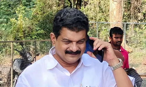 The Kozhikode public meeting attended by Anwar was also attended by hundreds of people, latest news malayalam, അൻവർ പങ്കെടുത്ത കോഴിക്കോട്ടെ പൊതുയോഗത്തിലും വൻ ജനപങ്കാളിത്തം, കേൾക്കാനെത്തിയത് നൂറുകണക്കിന് പേർ