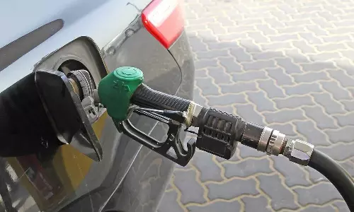 യു.എ.ഇയിൽ നാളെ മുതൽ ഇന്ധനവില കുറയും