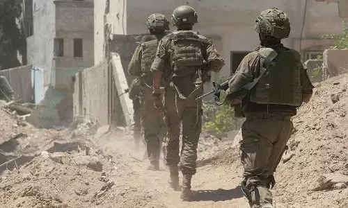 ഖാൻ യൂനിസിൽ മൈൻ ആക്രമണവുമായി ഹമാസ്; ഇസ്രായേലി സൈനികർ കൊല്ലപ്പെട്ടെന്ന് റിപ്പോർട്ട് ഖാൻ യൂനിസിൽ മൈൻ ആക്രമണവുമായി ഹമാസ്; ഇസ്രായേലി സൈനികർ കൊല്ലപ്പെട്ടെന്ന് റിപ്പോർട്ട്