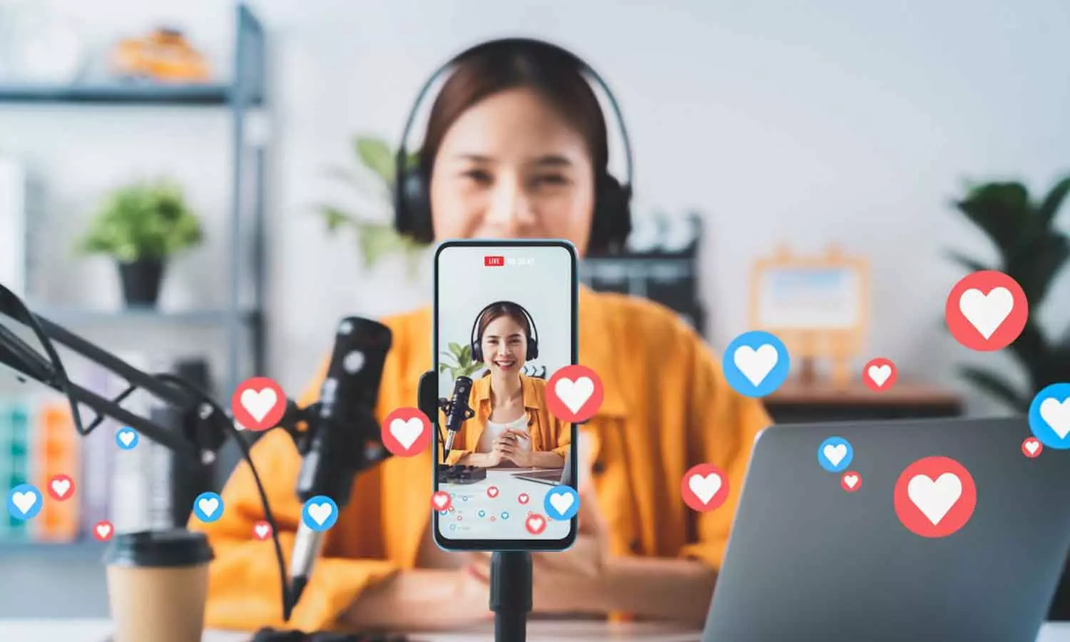 സൗദിയിൽ സോഷ്യൽ മീഡിയ പ്രെമോഷന് കടിഞ്ഞാൺ; ലൈസൻസില്ലാത്ത ഇൻഫ്‌ലുവൻസേഴ്‌സിനെതിരെ  നടപടി