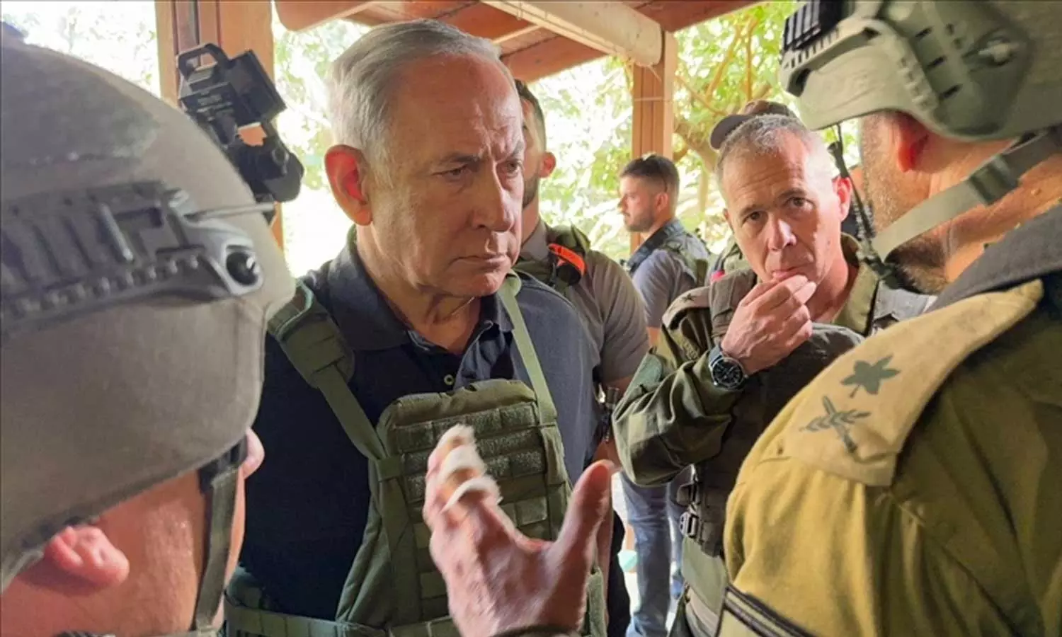 സൈനികര്ക്കൊപ്പം ഇസ്രായേല് പ്രധാനമന്ത്രി ബെഞ്ചമിന് നെതന്യാഹു സൈനികര്ക്കൊപ്പം ഇസ്രായേല് പ്രധാനമന്ത്രി ബെഞ്ചമിന് നെതന്യാഹു