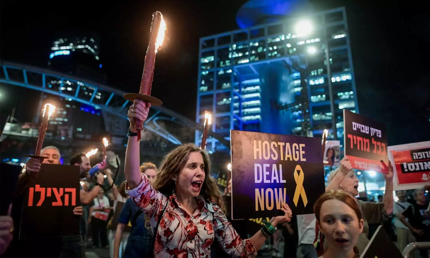 ഇസ്രായേലി ബന്ദികളെ മോചിപ്പിക്കണമെന്ന് ആവശ്യപ്പെട്ട് തെല്അവീവില് നടന്ന പ്രതിഷേധത്തില് നിന്നും ഇസ്രായേലി ബന്ദികളെ മോചിപ്പിക്കണമെന്ന് ആവശ്യപ്പെട്ട് തെല്അവീവില് നടന്ന പ്രതിഷേധത്തില് നിന്നും