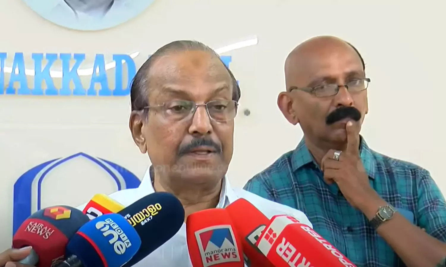 മലപ്പുറം വിരുദ്ധ പരാമർശം മുഖ്യമന്ത്രിയുടെ അറിവില്ലാതെയെന്ന് കരുതുന്നില്ല: പി.കെ കുഞ്ഞാലിക്കുട്ടി മലപ്പുറം വിരുദ്ധ പരാമർശം മുഖ്യമന്ത്രിയുടെ അറിവില്ലാതെയെന്ന് കരുതുന്നില്ല: പി.കെ കുഞ്ഞാലിക്കുട്ടി