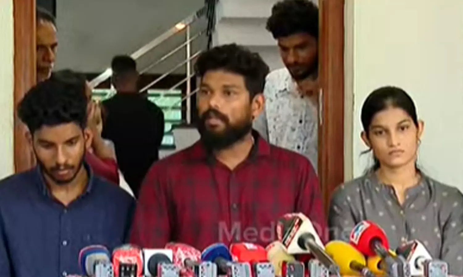 സൈബർ ആക്രമണം; അർജുന്റെ കുടുംബം പരാതി നല്കി സൈബർ ആക്രമണം; അർജുന്റെ കുടുംബം പരാതി നല്കി