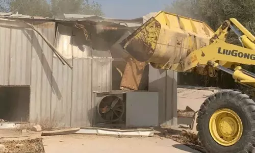 സർക്കാർ വസ്തുക്കളിലെ കയ്യേറ്റങ്ങൾ കുവൈത്ത് മുനിസിപ്പാലിറ്റി പൊളിച്ചു നീക്കുന്നു