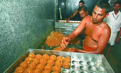 തിരുപ്പതി ലഡു വിവാദം പ്രത്യേക സംഘം അന്വേഷിക്കും; പ്രഖ്യാപിച്ച് സുപ്രിംകോടതി