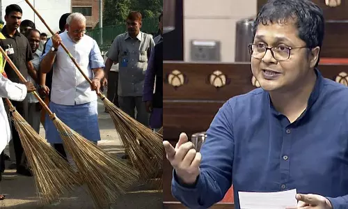 സ്വച്ഛ് ഭാരത് ഫണ്ടിൽ നിന്നും  8000 കോടി രൂപ മോദി സ്വന്തം പി ആറിനായി ചെലവാക്കി: ആരോപണവുമായി സാകേത് ഗോഖലെ