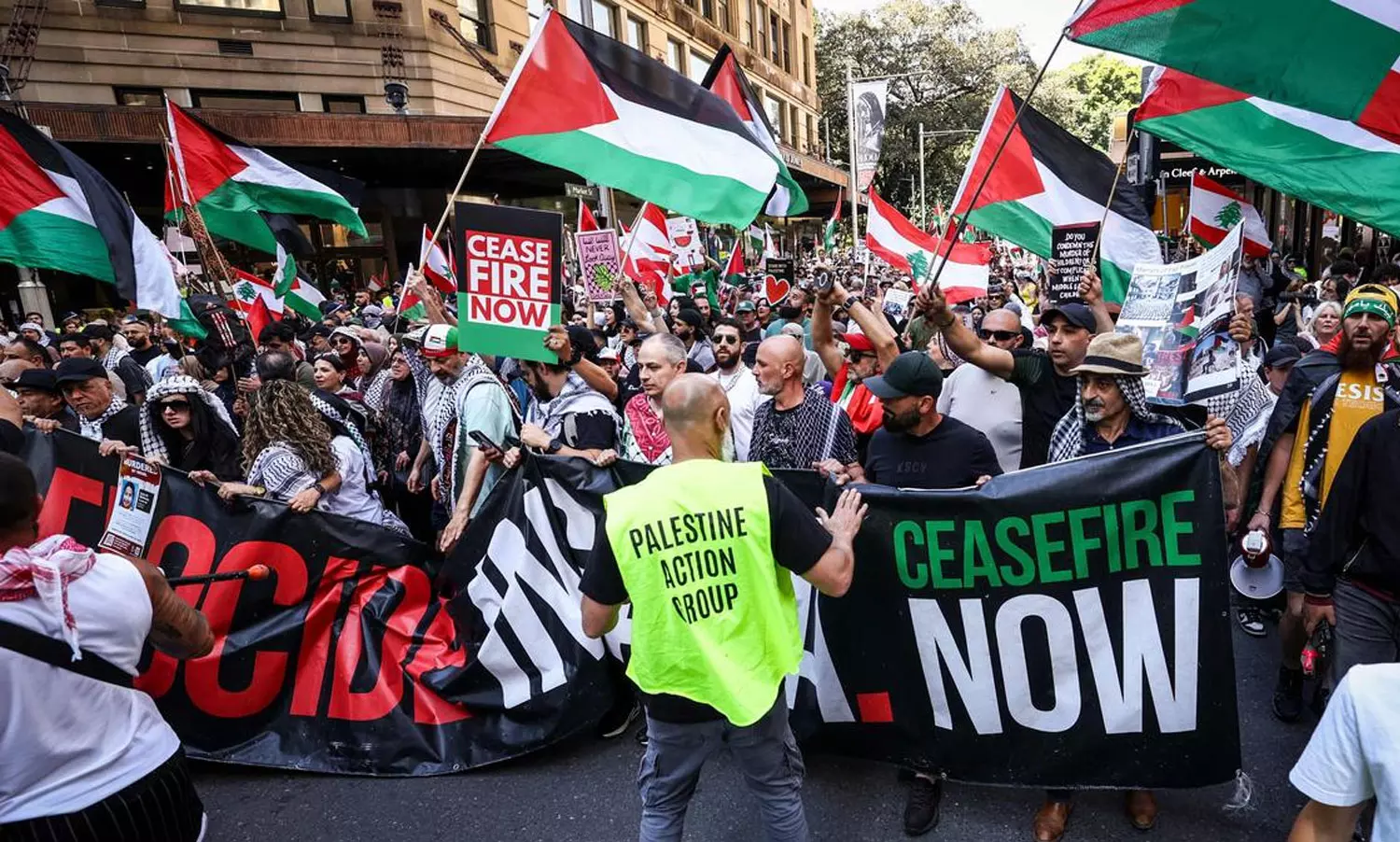 ലോകം ഗസ്സയ്ക്കൊപ്പം, നിര്‍ത്തൂ ഈ വംശഹത്യ: ഗസ്സയിലെ ഇസ്രായേല്‍ ക്രൂരതയുടെ ഒരു വര്‍ഷം, തെരുവിലിറങ്ങി ജനം