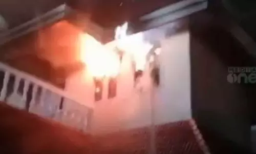 തൃശൂർ പാറമേക്കാവ് ക്ഷേത്രത്തിൻ്റെ അഗ്രശാലയിൽ തീപിടിത്തം; അട്ടിമറി സാധ്യത സംശയിച്ച് ​​ദേവസ്വം ബോർഡ്