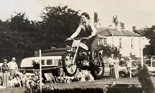 അരനൂറ്റാണ്ടിന്റെ കാത്തിരിപ്പിന് വിരാമം; ​ജോലിക്കുള്ള അപേക്ഷ തപാൽപ്പെട്ടിയിൽ കുടുങ്ങിയത് 48 വർഷം