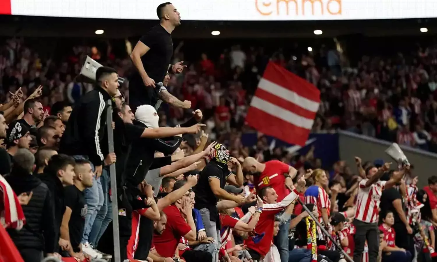 ഫ്രന്റെ അത്ലറ്റിക്കോ; ഗാലറിയിലെ തെമ്മാടിക്കൂട്ടം ഫ്രന്റെ അത്ലറ്റിക്കോ; ഗാലറിയിലെ തെമ്മാടിക്കൂട്ടം